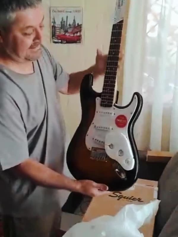 Sergio, de Chile, con su Squier